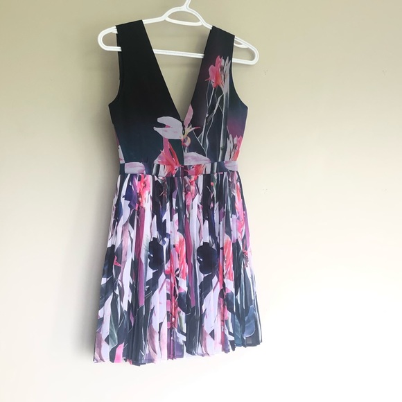 Bebe Dress - Picture 3 of 6